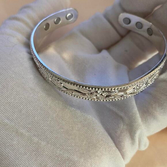 Pure copper magnetic therapy bangle bracelet with a floral pattern - Picture 7 of 8